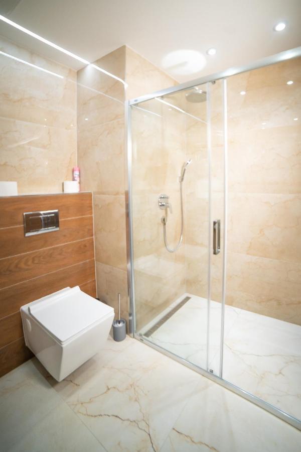 Lux Apartman V Hoteli Akvamarin Besenova Ngoại thất bức ảnh