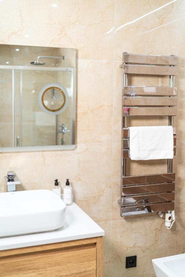 Lux Apartman V Hoteli Akvamarin Besenova Ngoại thất bức ảnh