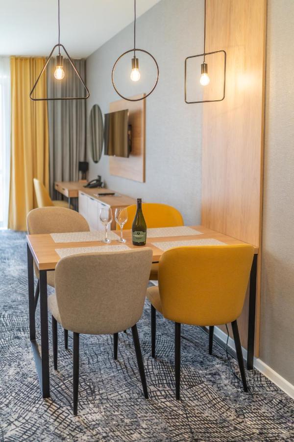 Lux Apartman V Hoteli Akvamarin Besenova Ngoại thất bức ảnh